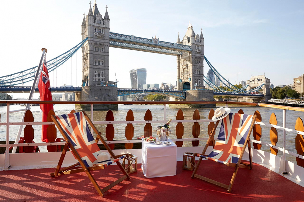 summer bbq river thames luxury charters 01