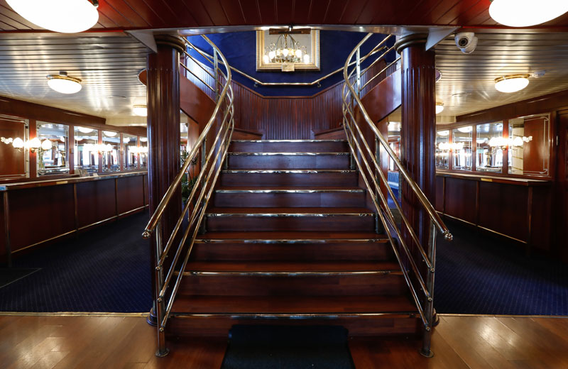 thames luxury charters dixie queen staircase2