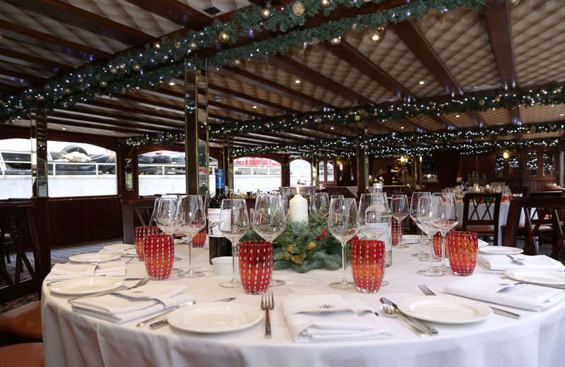 thames luxury charters elizabethan christmas tables